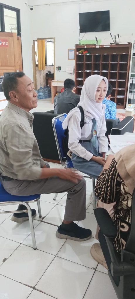 Peserta Didik Pindahan SMAN 105 Jakarta Lakukan Lapor Diri di Ruang Tata Usaha whatsapp image 2026 01 20 at 10.37.49 (2)