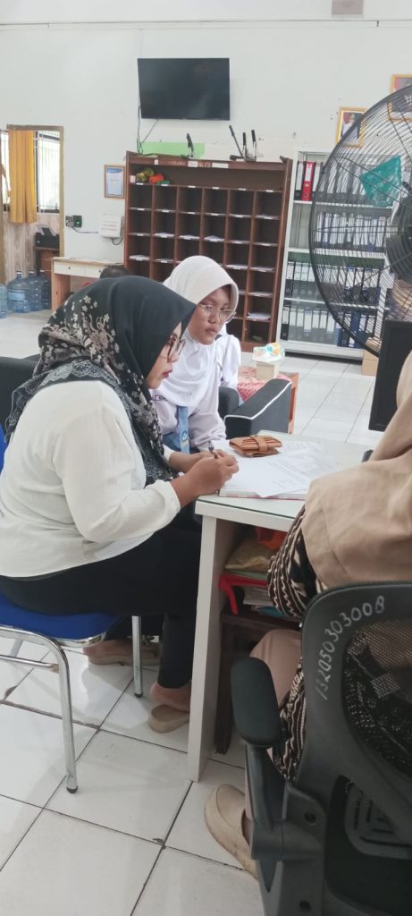 Peserta Didik Pindahan SMAN 105 Jakarta Lakukan Lapor Diri di Ruang Tata Usaha whatsapp image 2026 01 20 at 10.37.49 (3)
