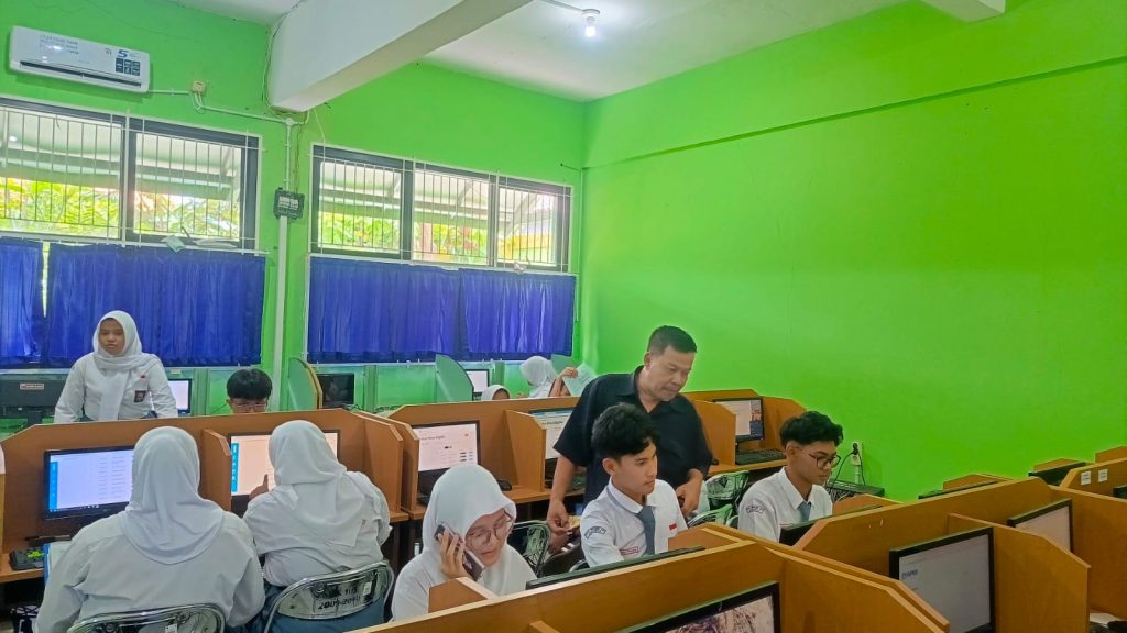 Dikoordinatori Bidang Akademik, SMAN 105 Jakarta Gelar Pengisian PDSS untuk Siswa Eligible SNBP whatsapp image 2026 01 21 at 07.03.24