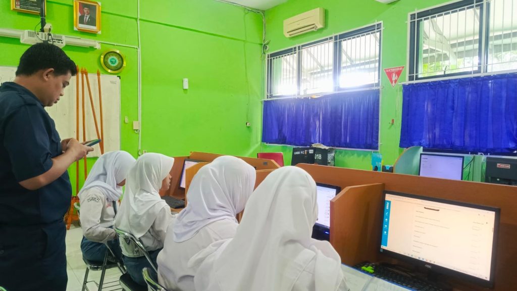 Dikoordinatori Bidang Akademik, SMAN 105 Jakarta Gelar Pengisian PDSS untuk Siswa Eligible SNBP whatsapp image 2026 01 21 at 07.03.35